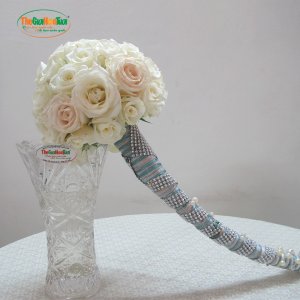 Bó hoa hồng trắng lãng mạn